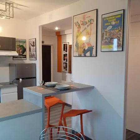 L'appt Du Vieux Qui Ne Voulait Pas Feter Son Anniversaire Lejlighed *