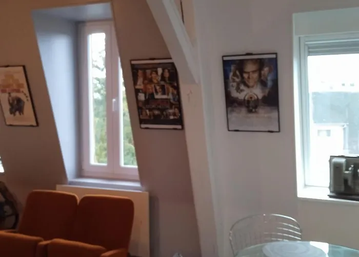 Apartment L'appt Du Vieux Qui Ne Voulait Pas Feter Son Anniversaire *