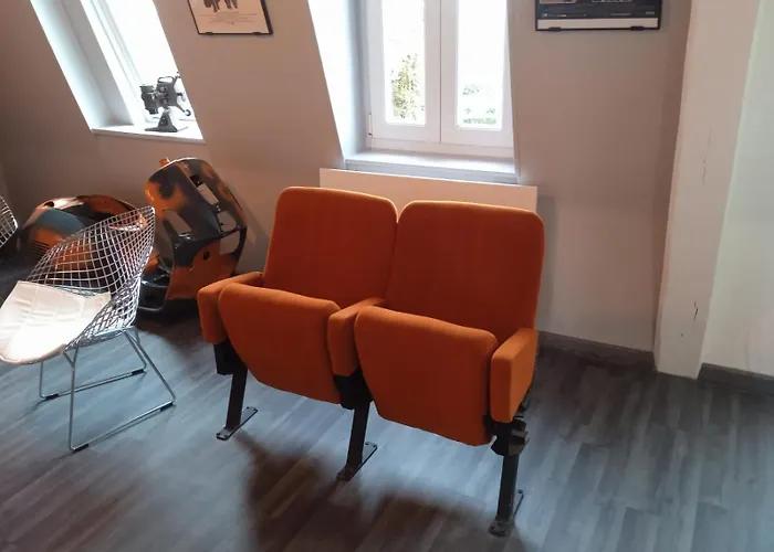 Apartment L'appt Du Vieux Qui Ne Voulait Pas Feter Son Anniversaire Sedan