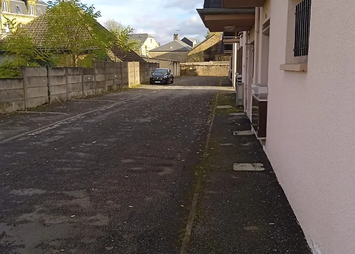 L'appt Du Vieux Qui Ne Voulait Pas Feter Son Anniversaire *